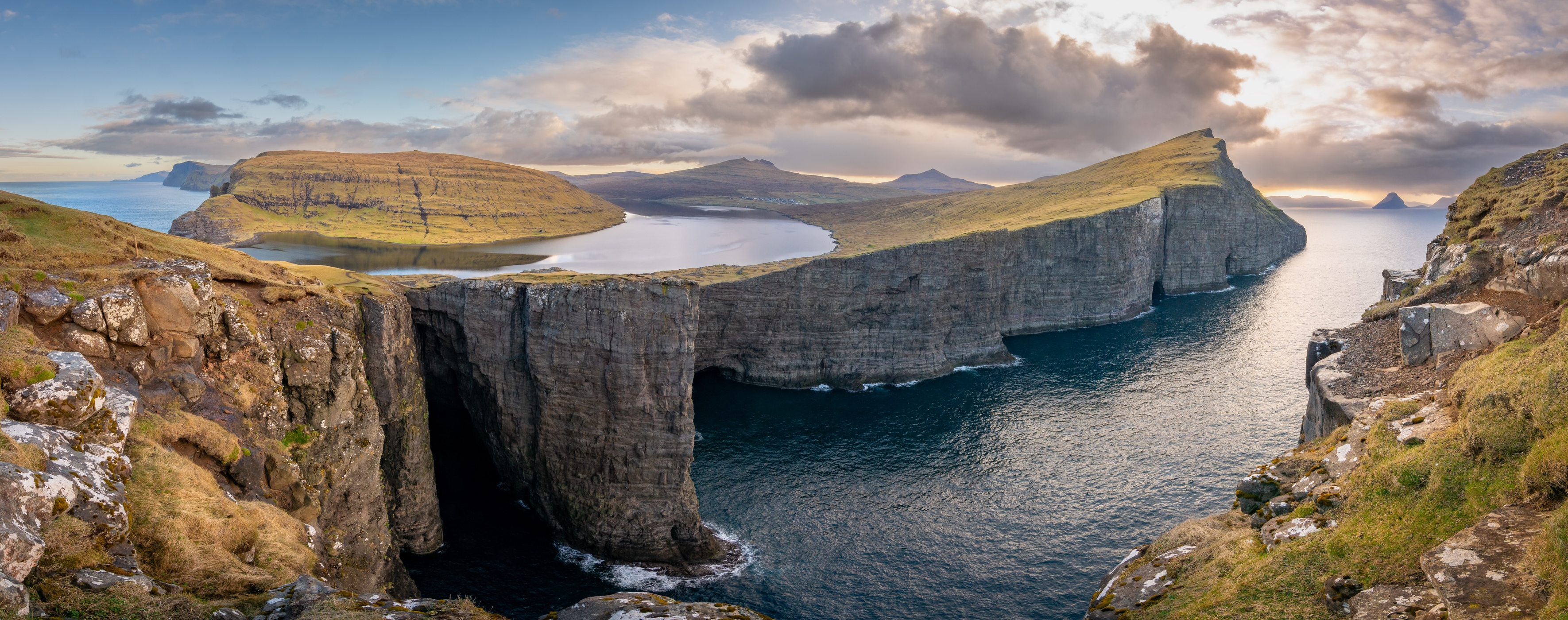 Top 7 Photo Spots at Lake Sørvágsvatn in 2024