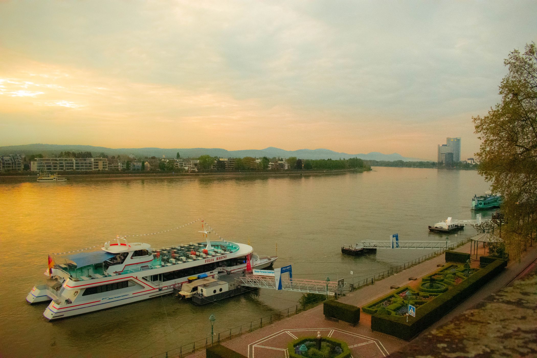 Rheinpromenade, Bonn, Germany