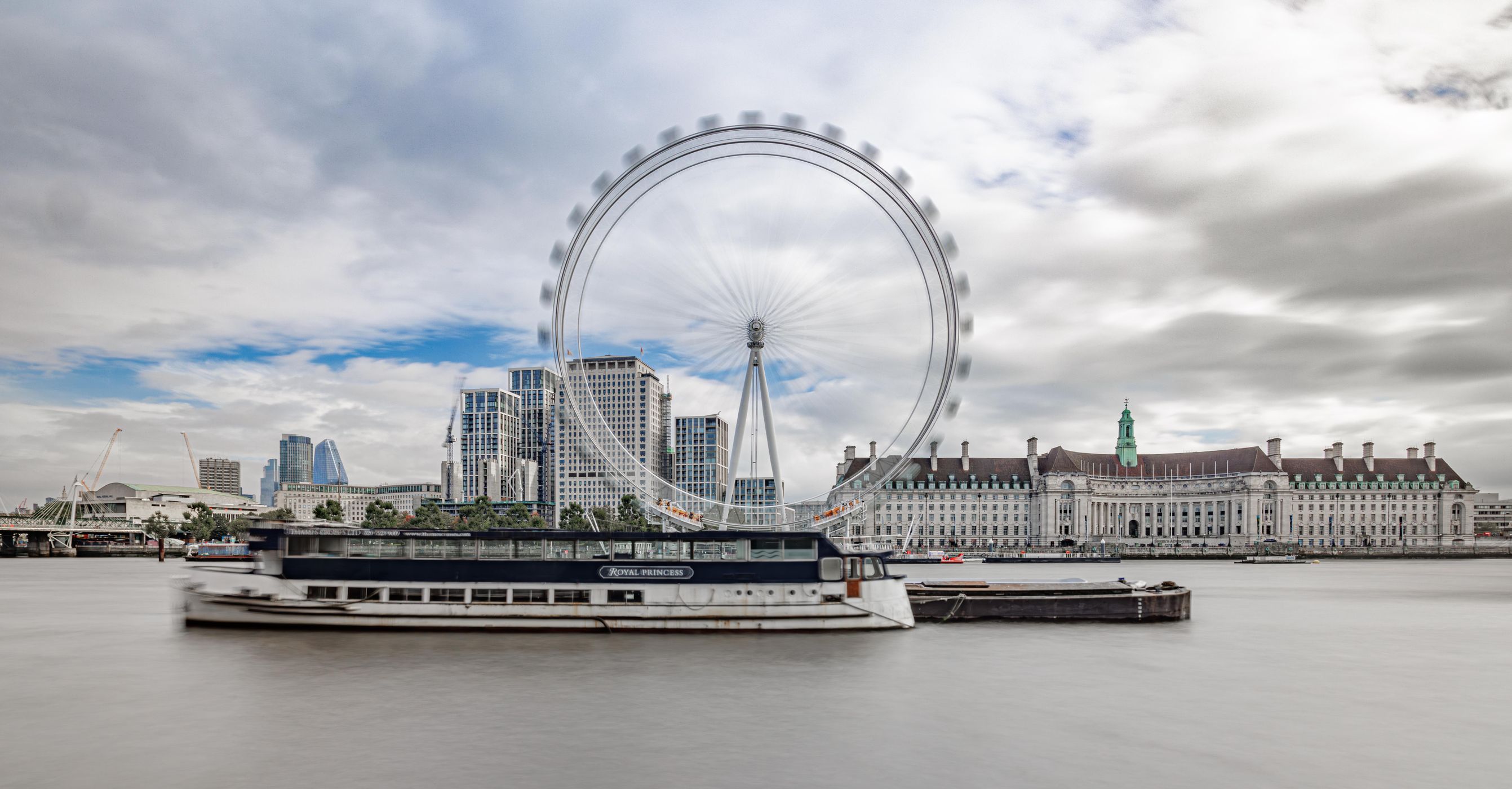 London Eye from Victoria Embankment, London, United Kingdom