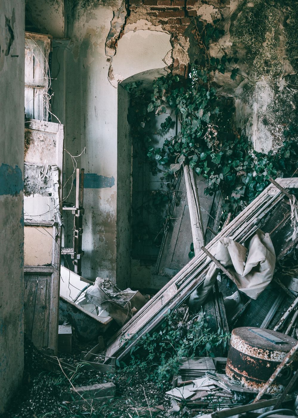 Abandoned Mansion 'Villa Eleonora', Italy