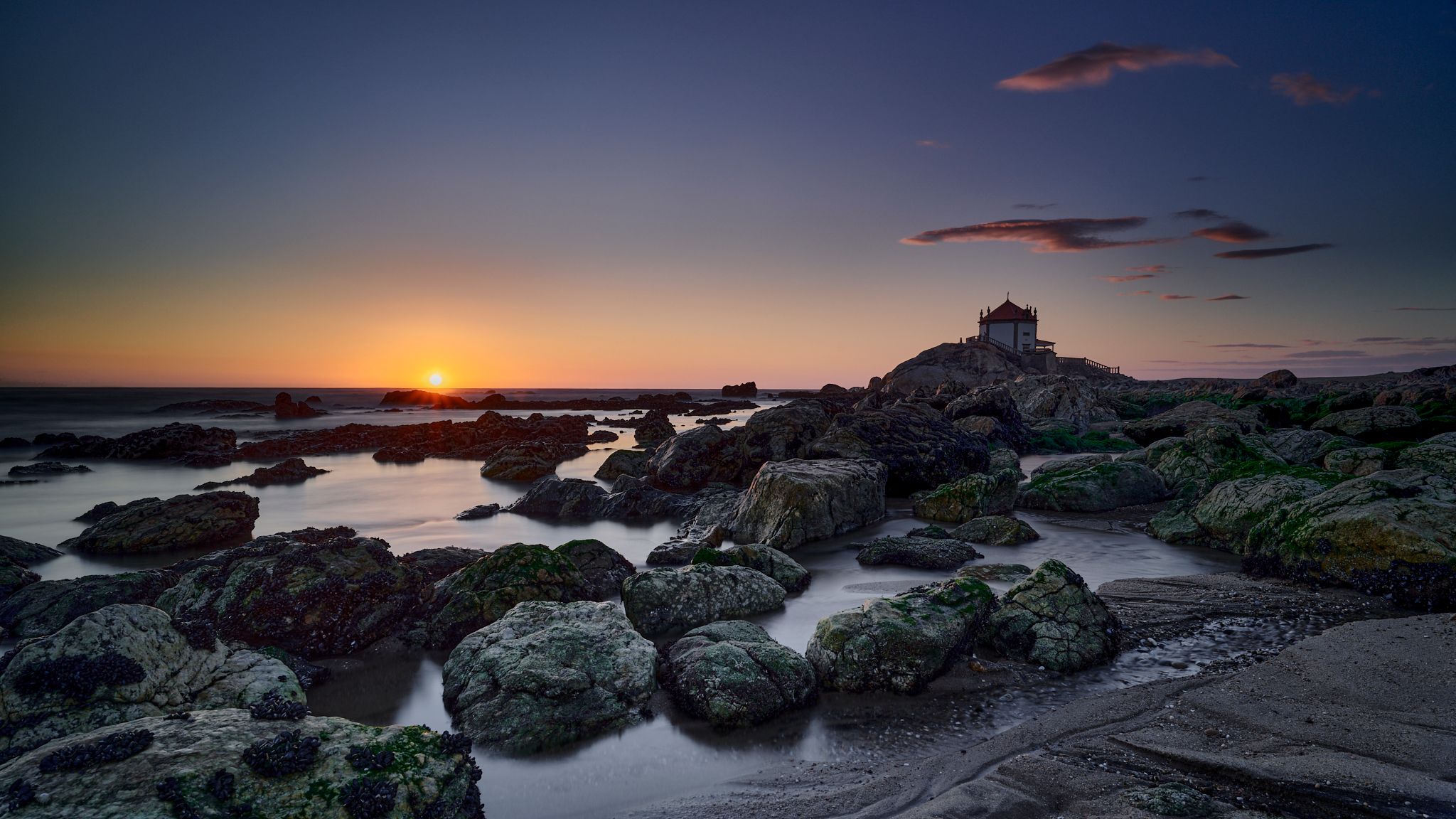 Capela do Senhor da Pedra, Portugal