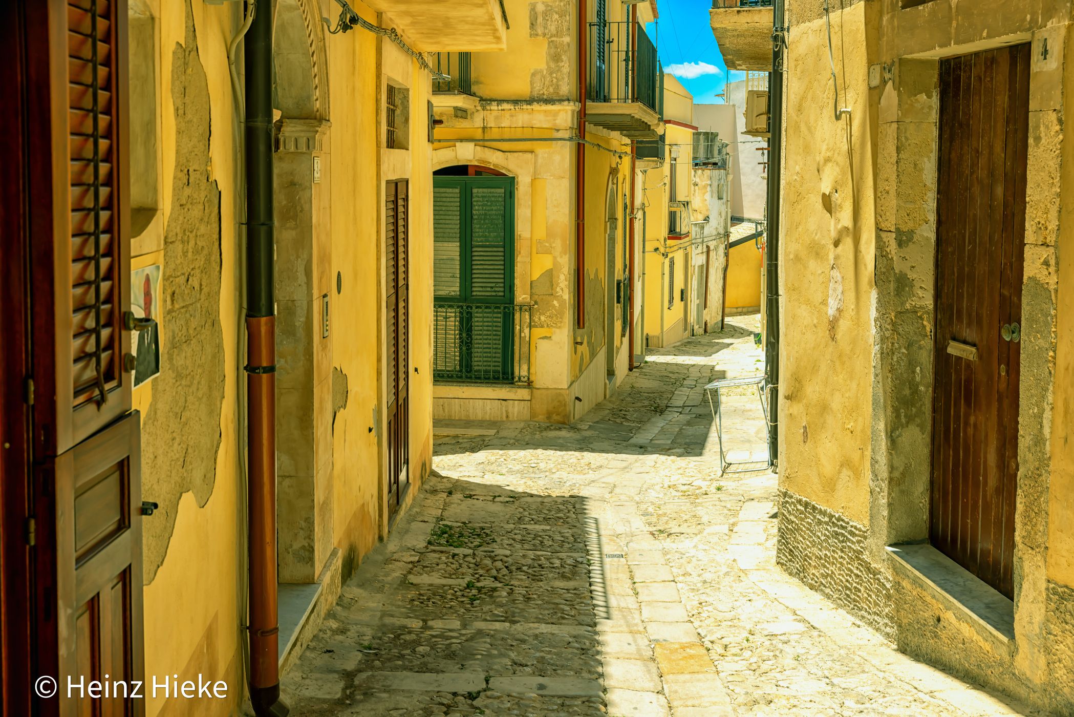 empty via, Italy