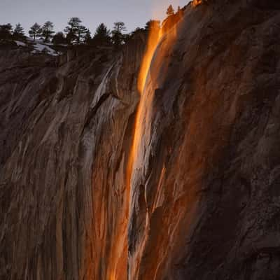 Firefalls horse tail falls, Yosemite, USA