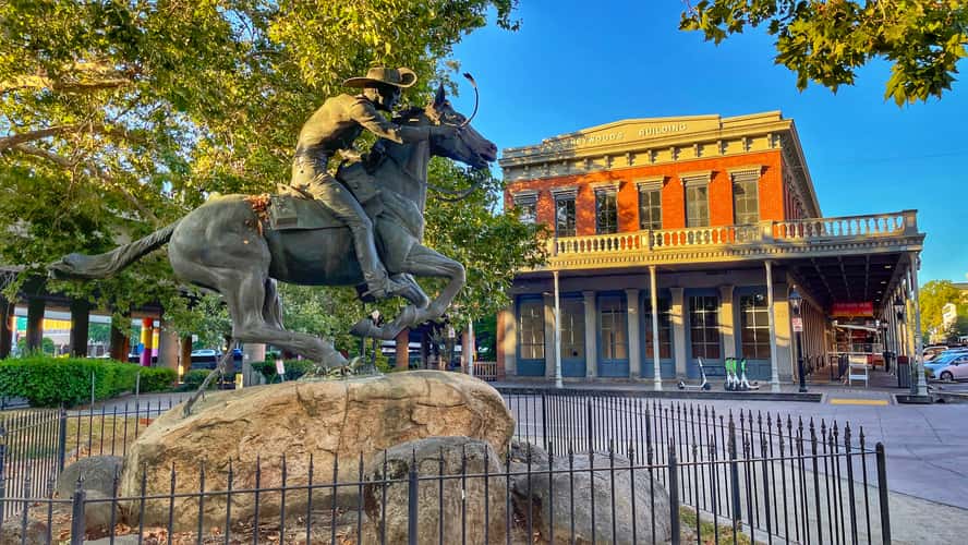 Pony express statue at Old Sac