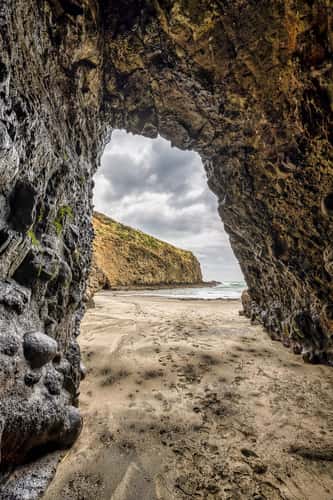 Cave 2 Bethells Beach, North Island