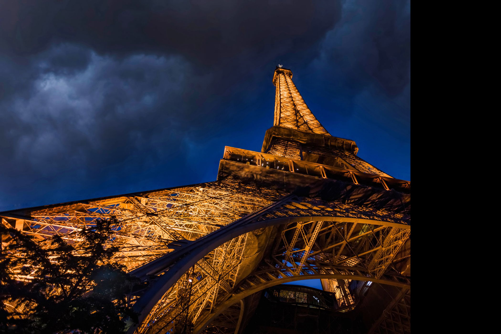 Tour Eiffel from below, Paris, France