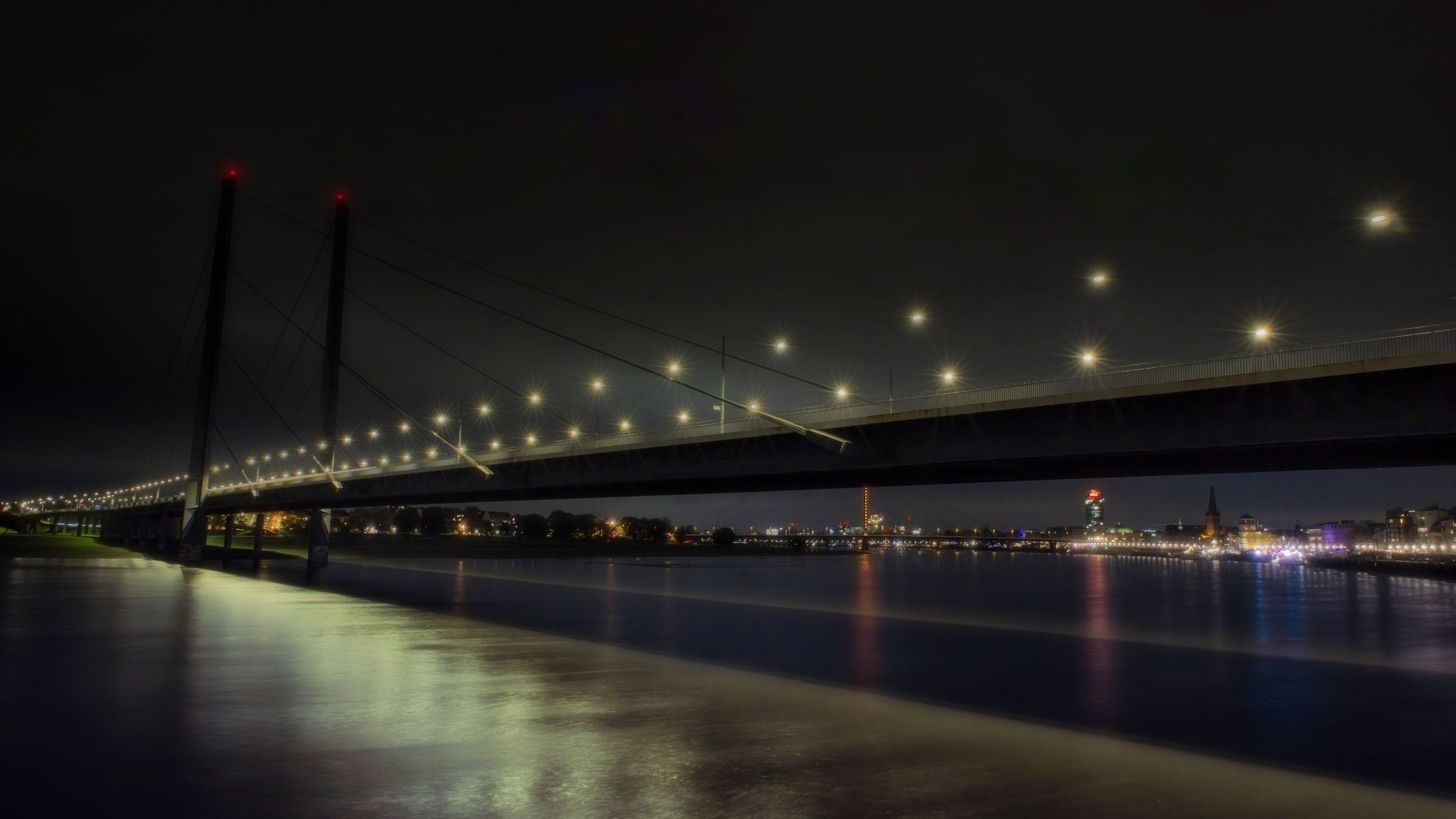 Pont de Rheinknie, Düsseldorf, Germany