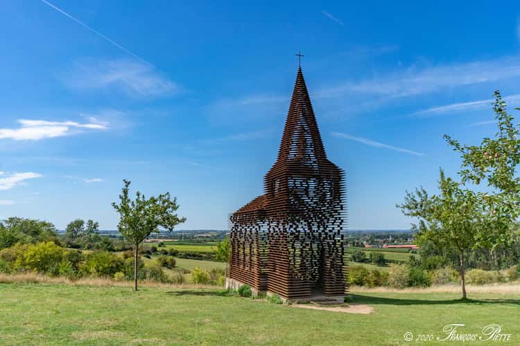 Reading Between The Lines - Église Transparente