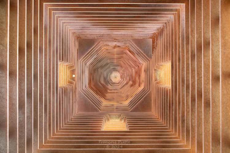 Reading Between The Lines - Église Transparente