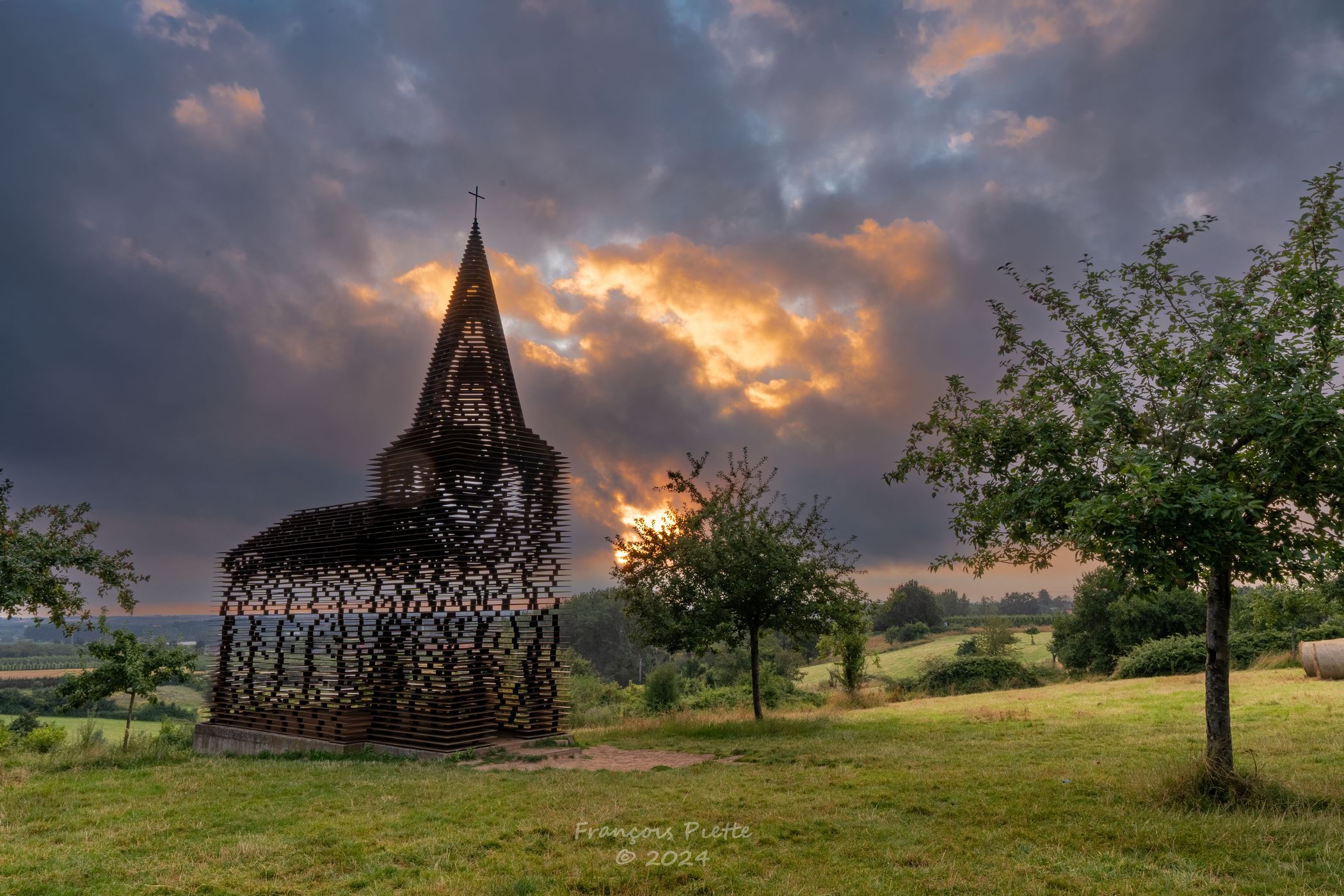 Reading Between The Lines - Église Transparente, Belgium