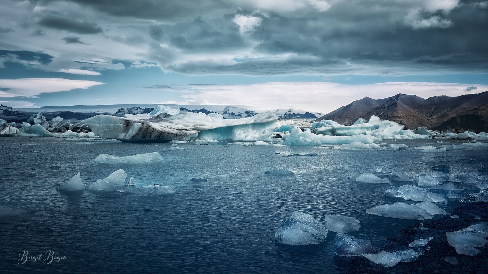 Glacial Lagoon at Jökulsárlón, Iceland