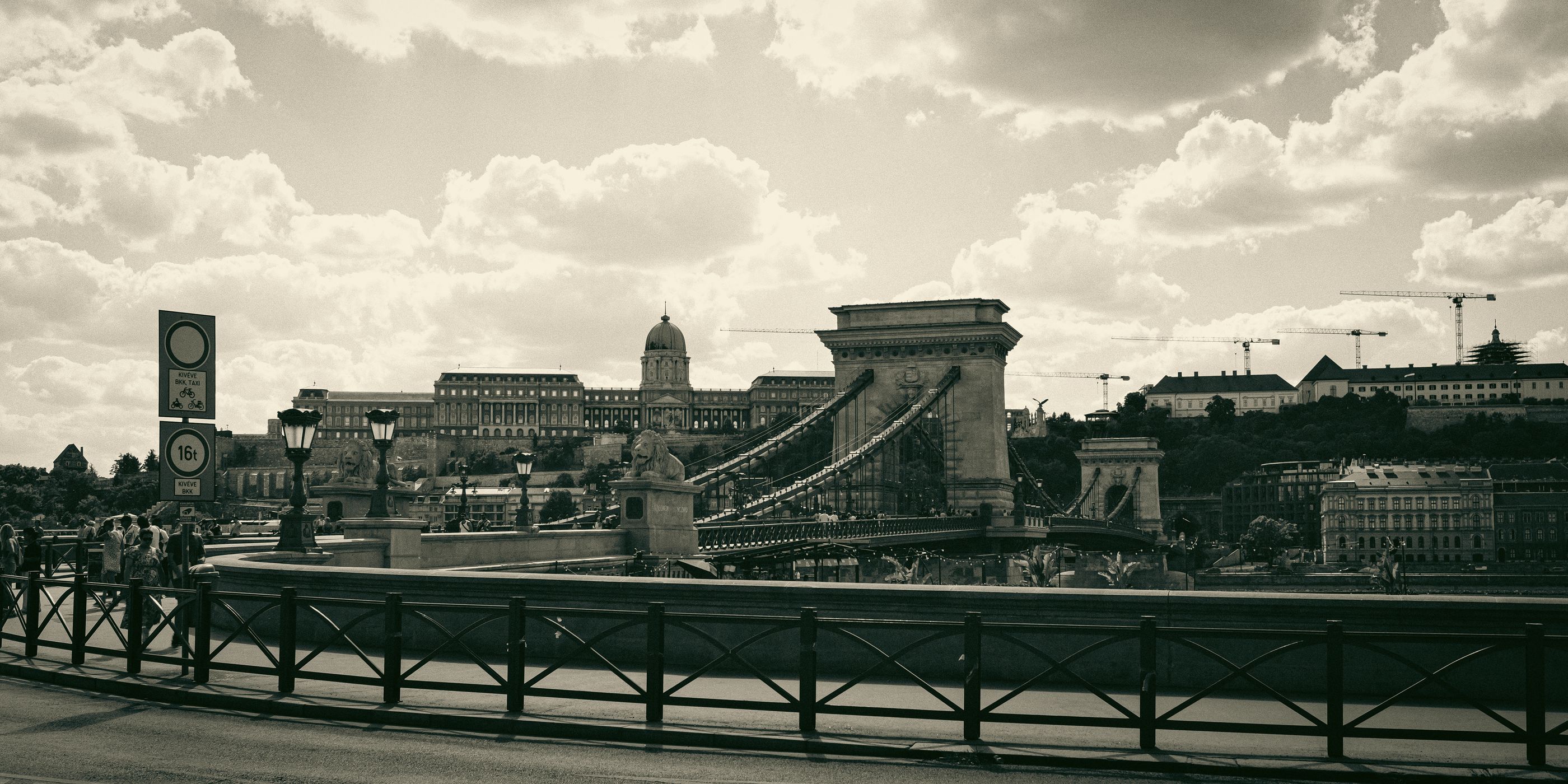 Kettenbrücke, Hungary