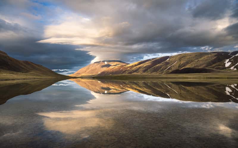 Lake in Altai Tavan Bogd National Park, Shoreline