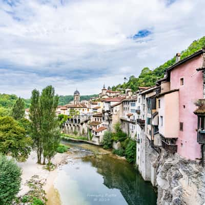 Maisons suspendues, France