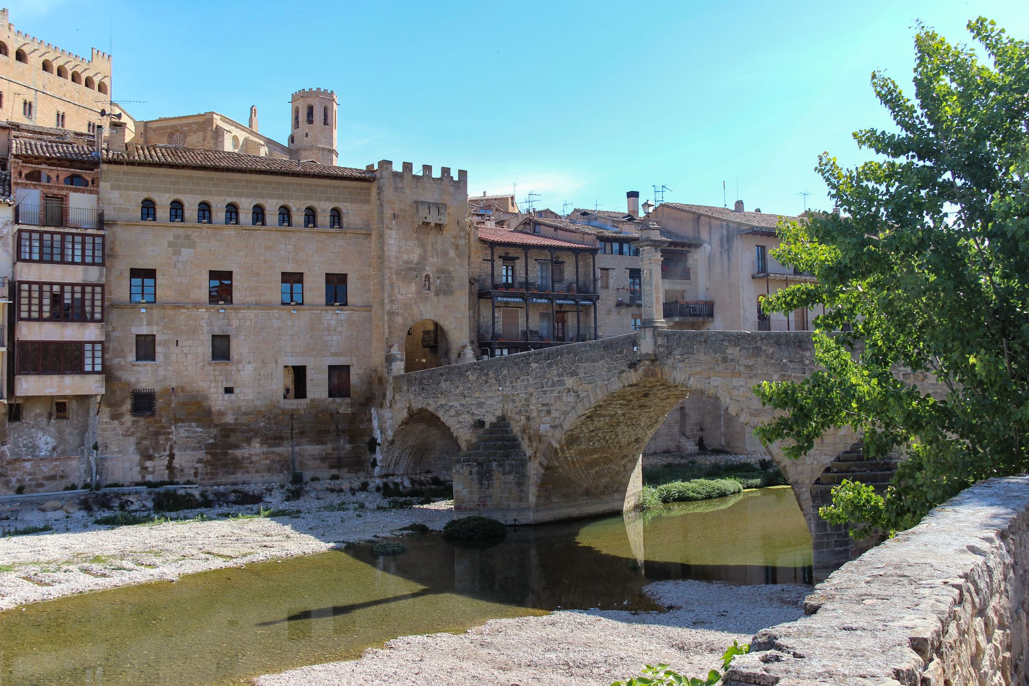 Puente sobre el rio Matarraña, Spain
