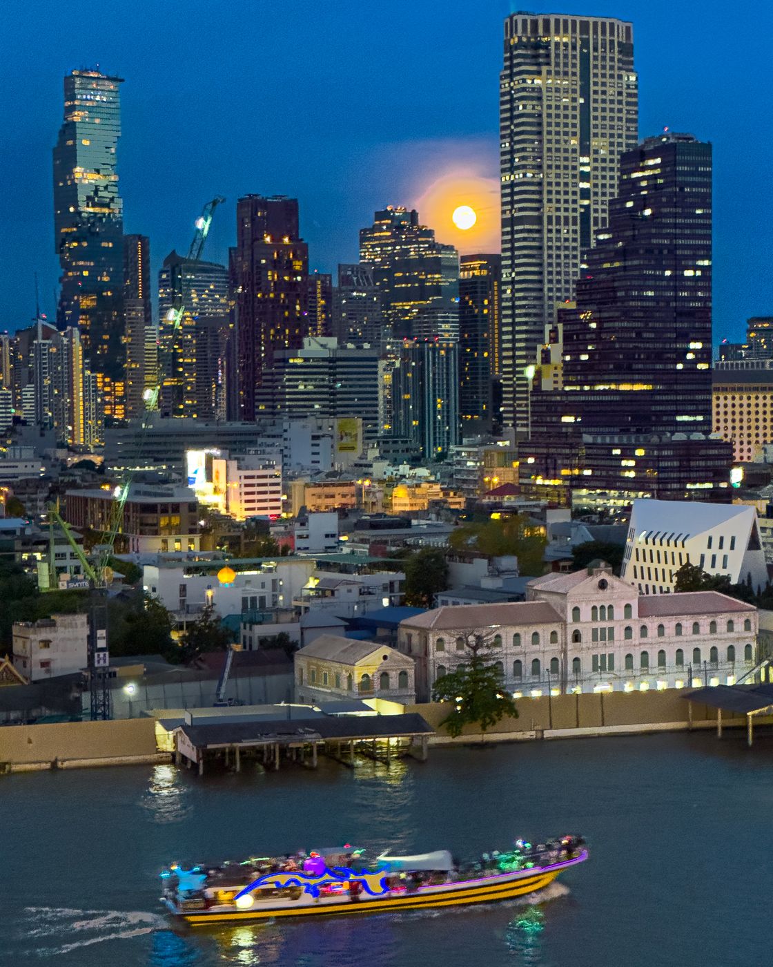 Iconsiam. Restaurant at highest floor, Thailand