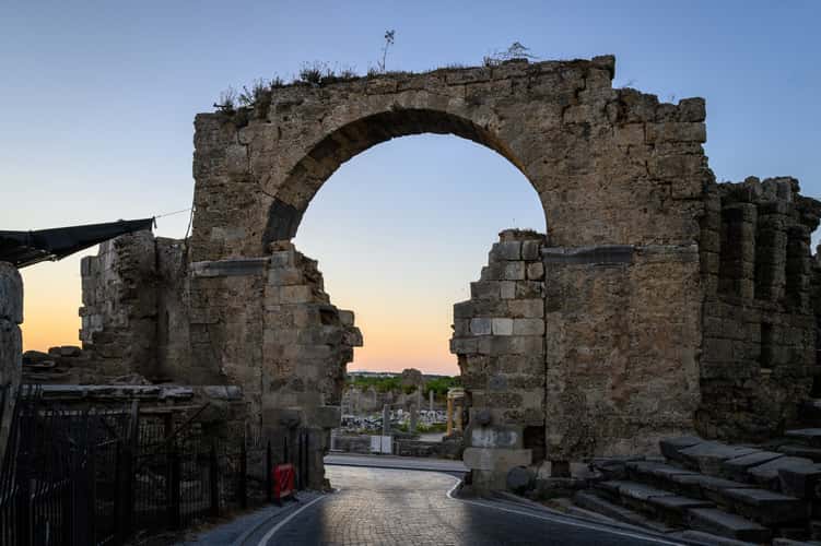Side antic city