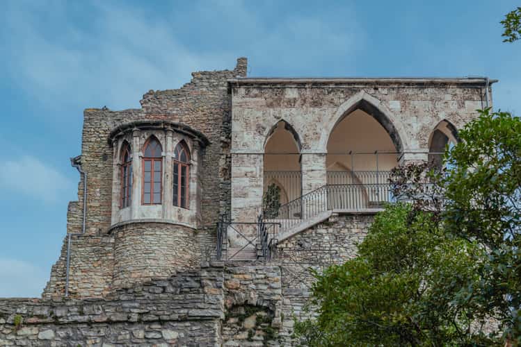 Tata castle