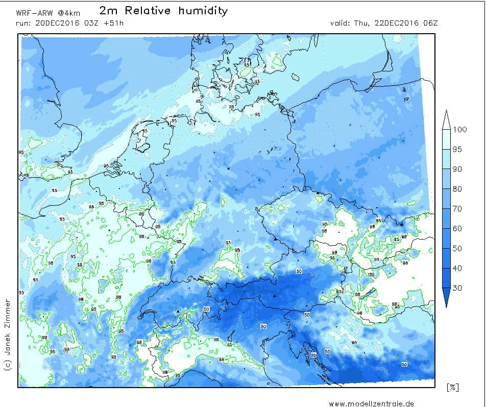 Map for the 2 m relative humidity parameter, shown for Germany. The brighter the areas are, the higher the relative humidity with up to 100% for white areas.