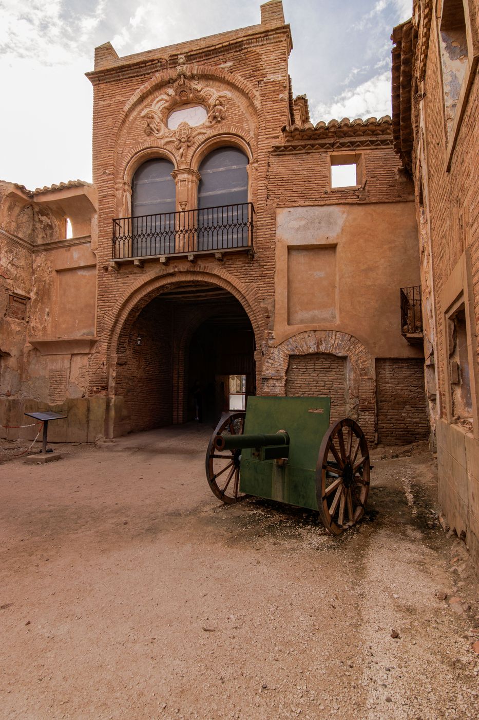 Belchite- Desastres de una guerra, Spain