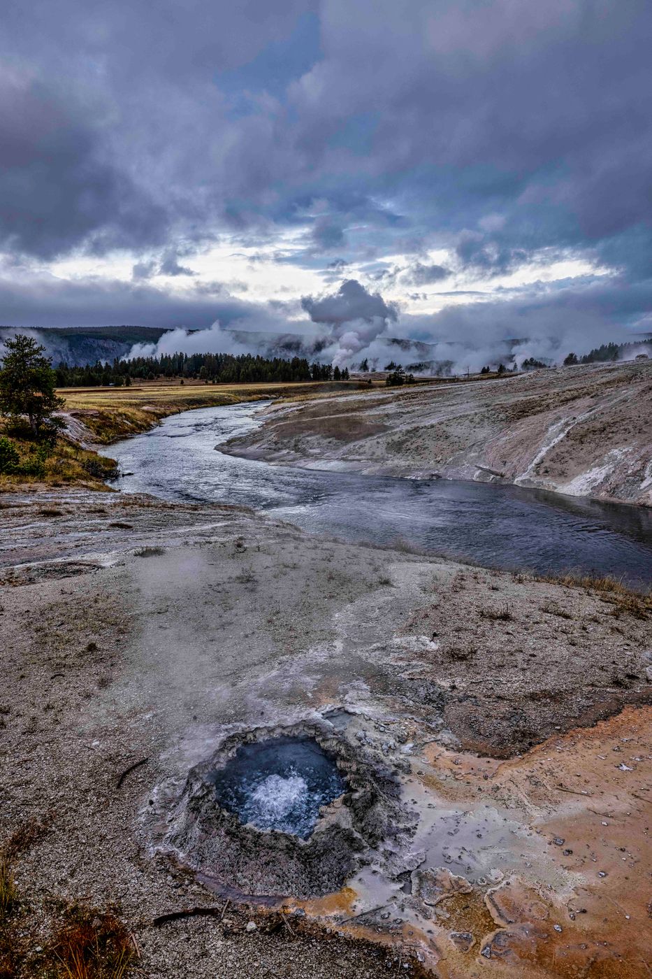 Firehole River, Old Faithful, Yellowstone, Wyoming, USA