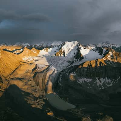 Na Krayu Lednika Takyrtor and glacier, Oblus Yssyk-Köl, Kyrgyz Republic