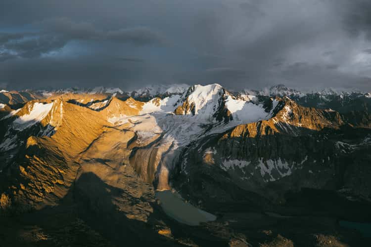 Na Krayu Lednika Takyrtor and glacier, Oblus Yssyk-Köl