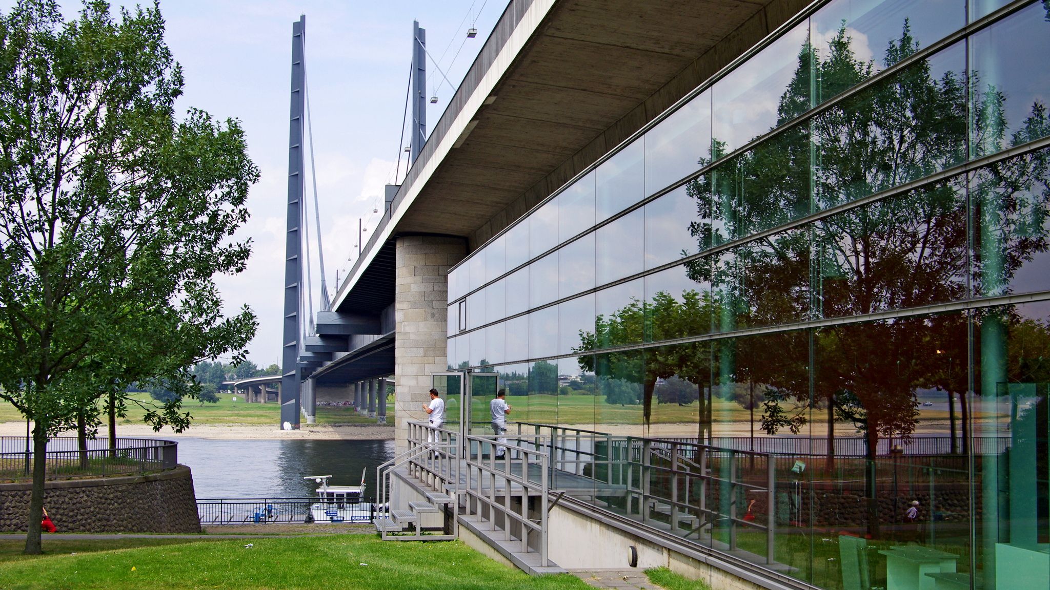 Pont de Rheinknie, Düsseldorf, Germany