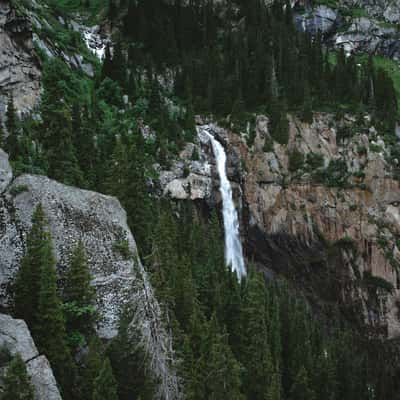 Vodopad Bryzgi Shampanskogo waterfall, Barskoon valley, Kyrgyz Republic