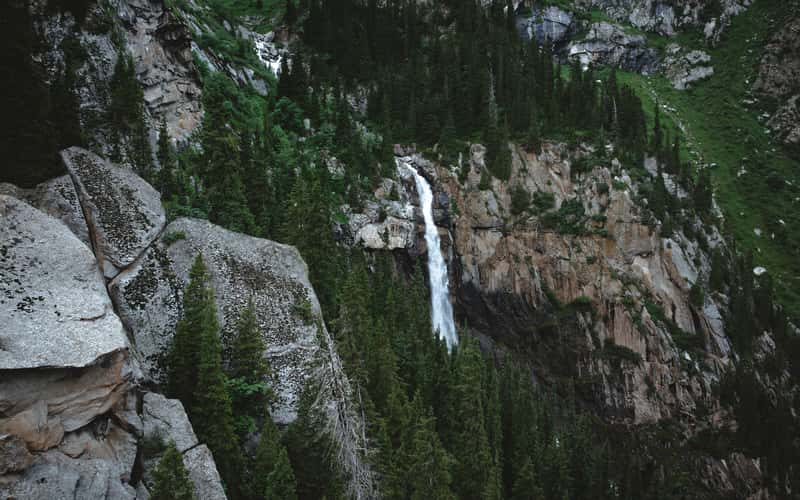 Vodopad Bryzgi Shampanskogo waterfall, Barskoon valley