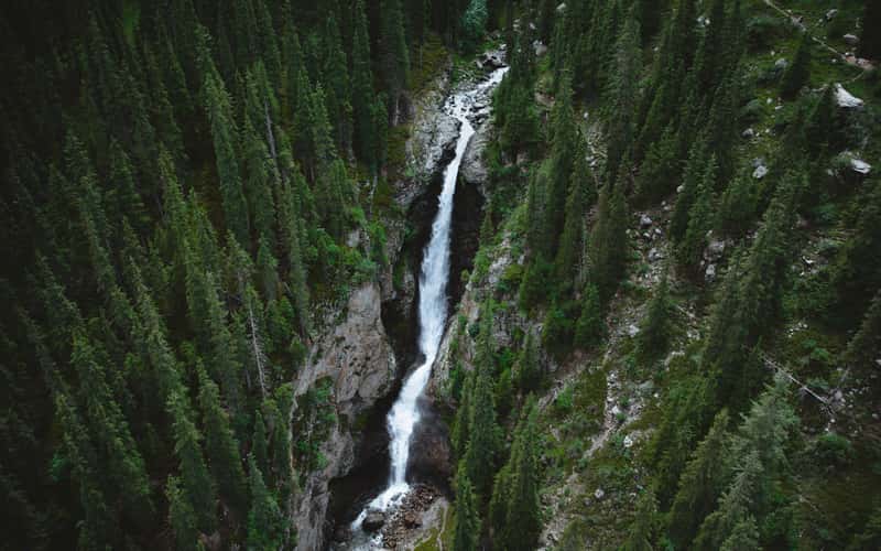 Vodopad Bryzgi Shampanskogo waterfall, Barskoon valley