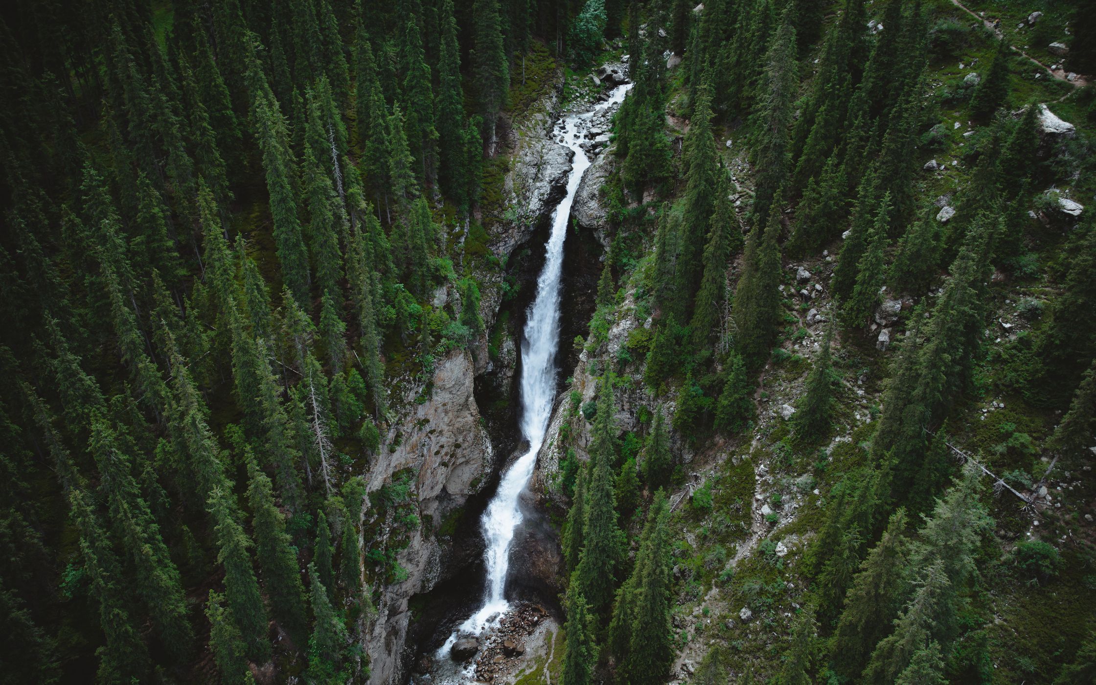 Vodopad Bryzgi Shampanskogo waterfall, Barskoon valley, Kyrgyz Republic