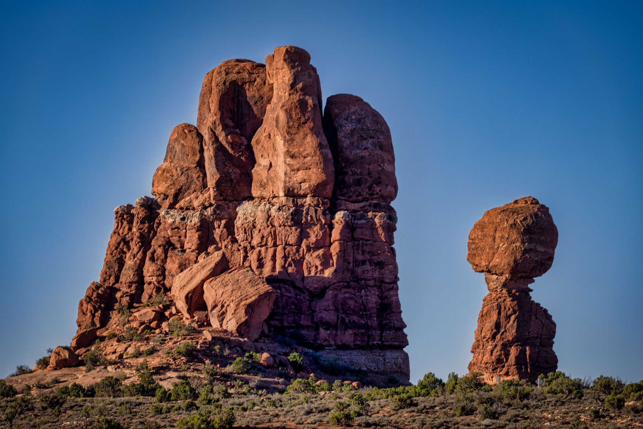 Balanced Rock, Arches National Park, Utah, USA