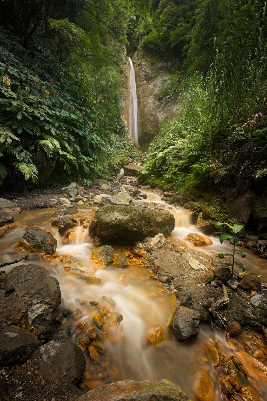 Cascata da Ribeira Quente, Portugal