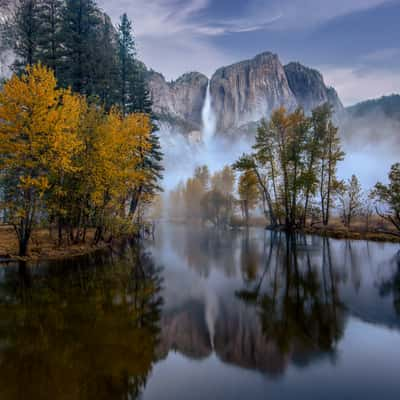 Swinging Bridge, Yosemite Valley, California, USA