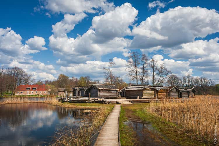 Araisi Lake Town