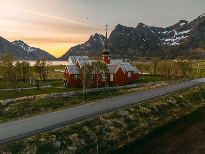 Flakstad Kirkje (Drone)