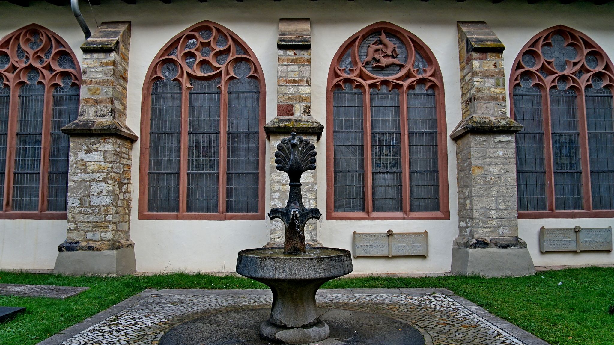 Hasenfenster und Pfauenbrunnen, Germany