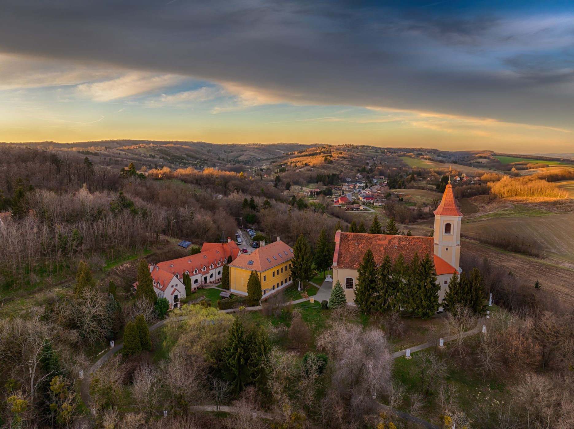 Homokkomárom, Hungary