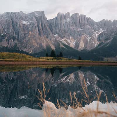 Lake with view on Diamantiditurm, Italy