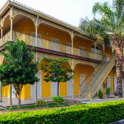 Palacio de Ferro, Angola