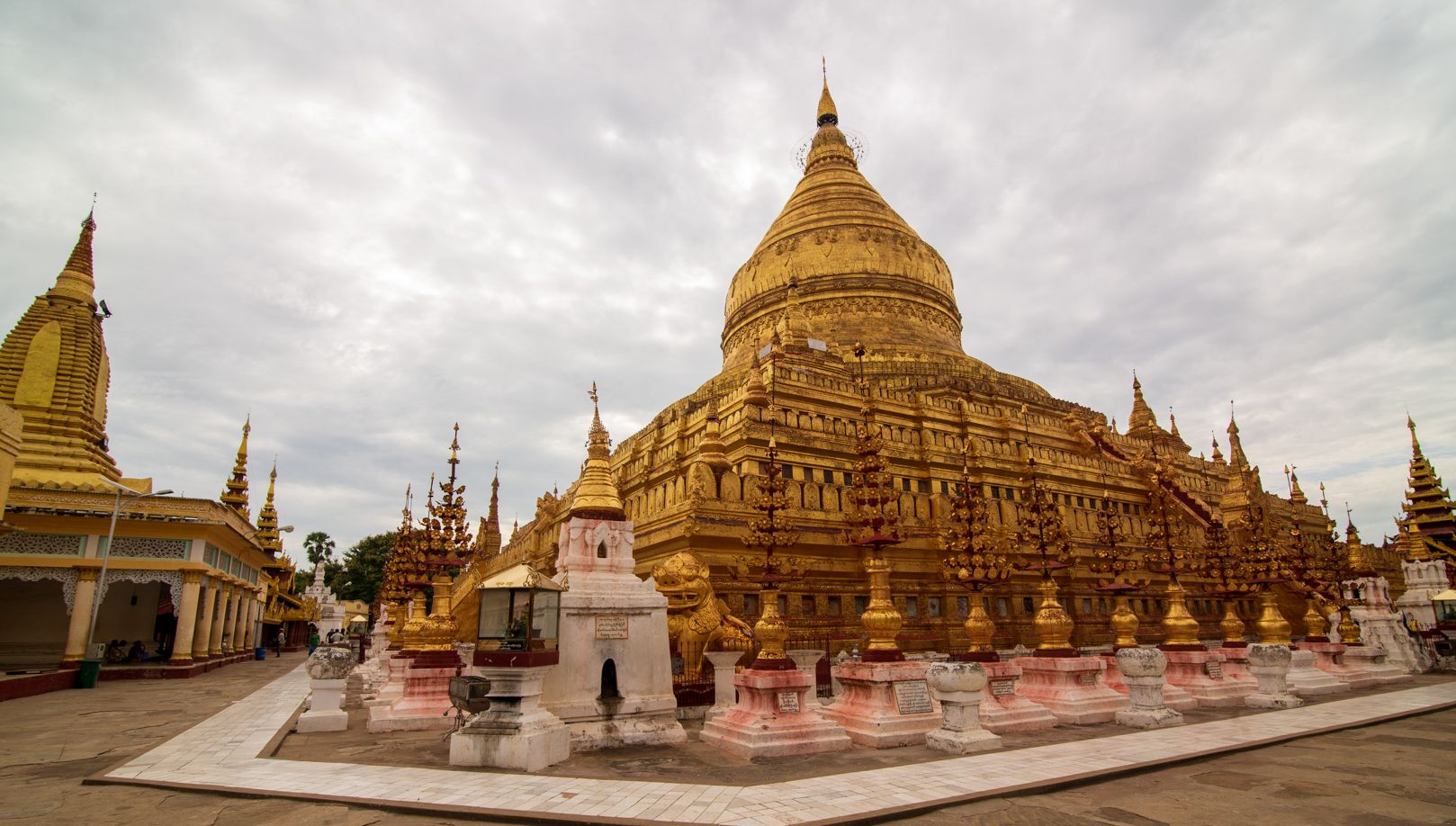 BAGAN - Shwemawdaw Paya, Myanmar