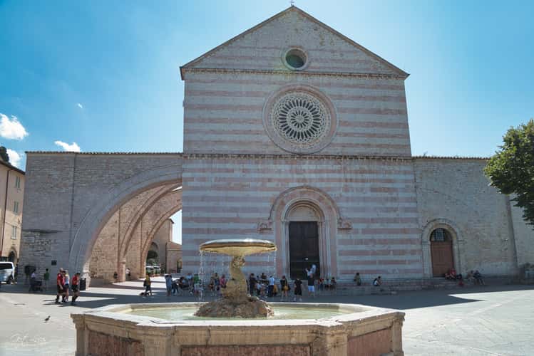 Basilica di Santa Chiara, Assisi