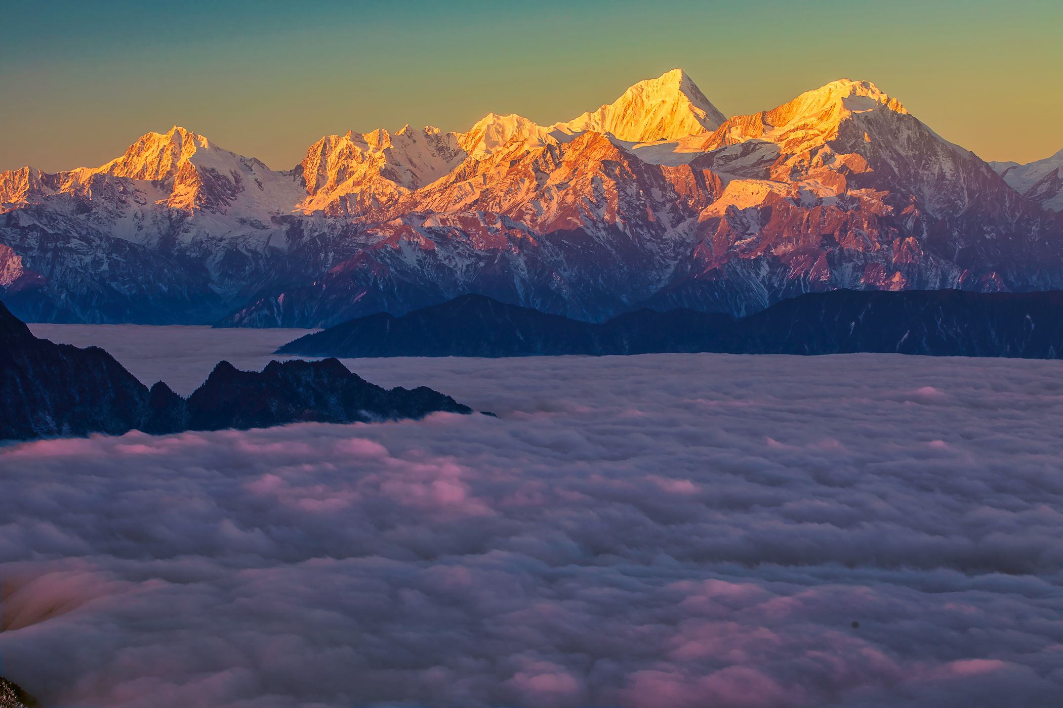 Mt Minya Konka (Alt.7556 M) , Sunrise, 贡嘎山, China