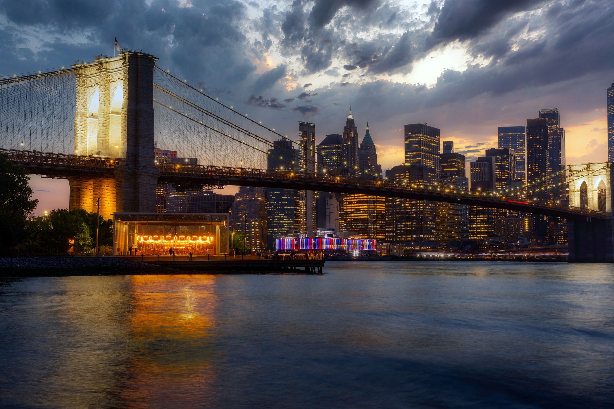 Brooklyn Bridge skyline from Pebble Beach, New York City, USA