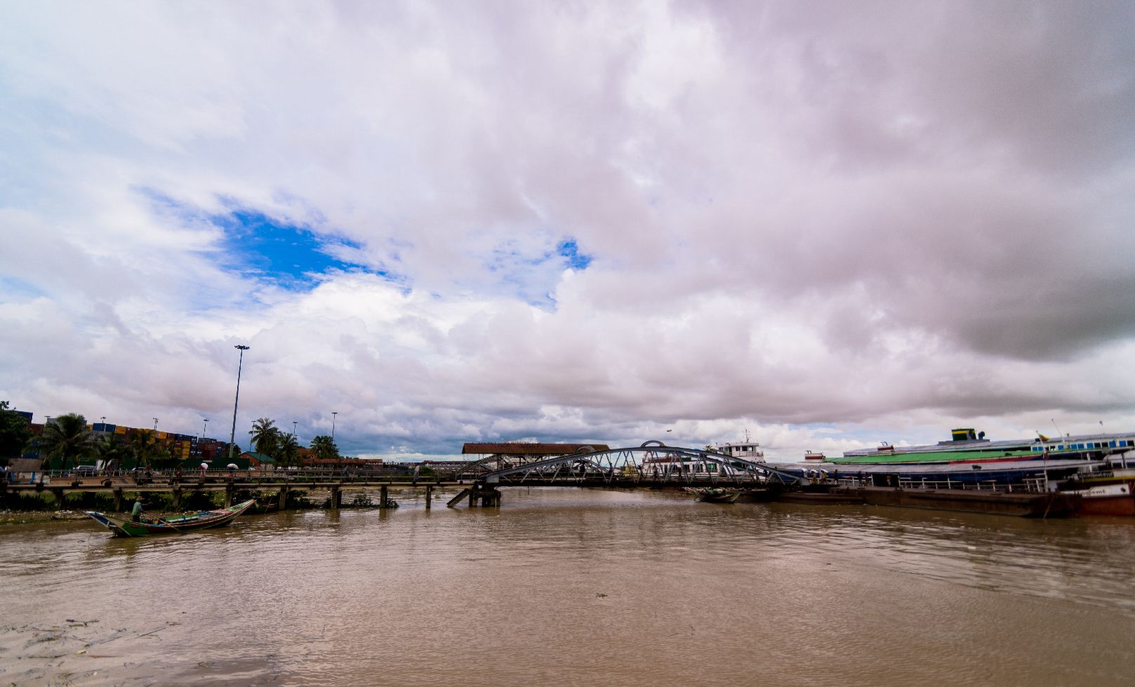 Porto di Yangon, Myanmar