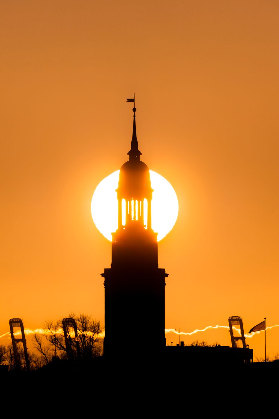 Hamburger Michel bei Sonnenuntergang, Germany