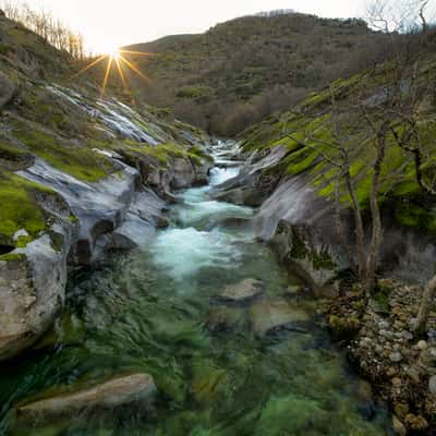 Los pilonos, Spain