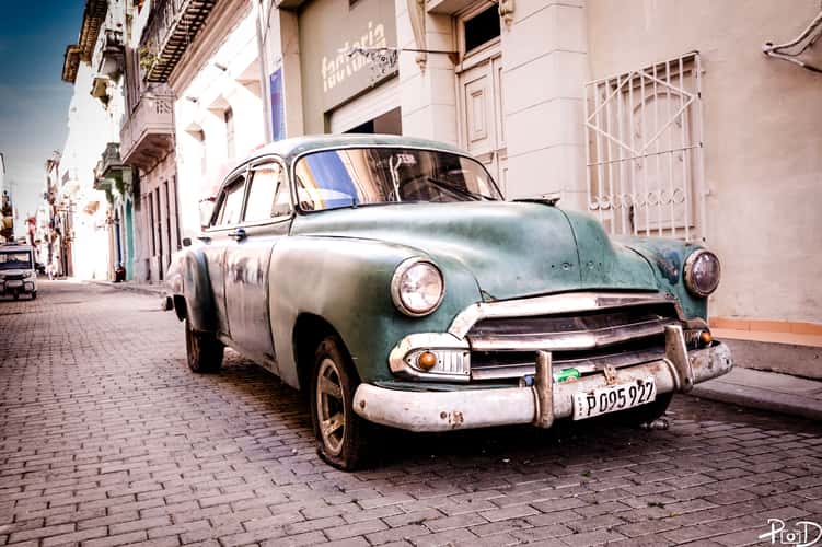 Old car in Havanna