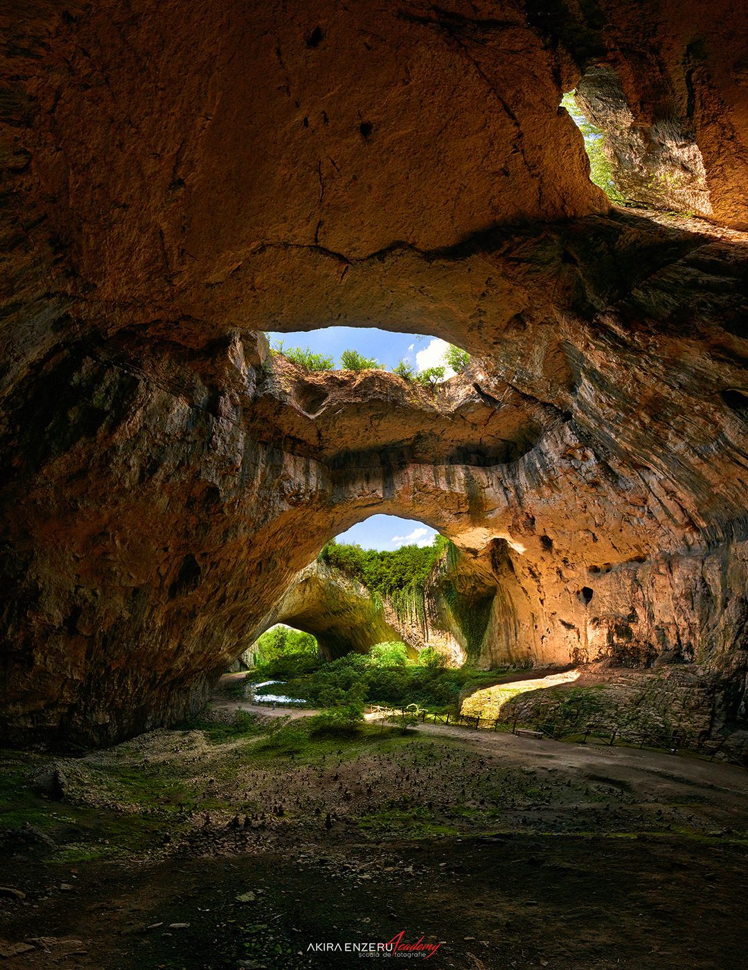 Devetàshka Cave, Bulgaria